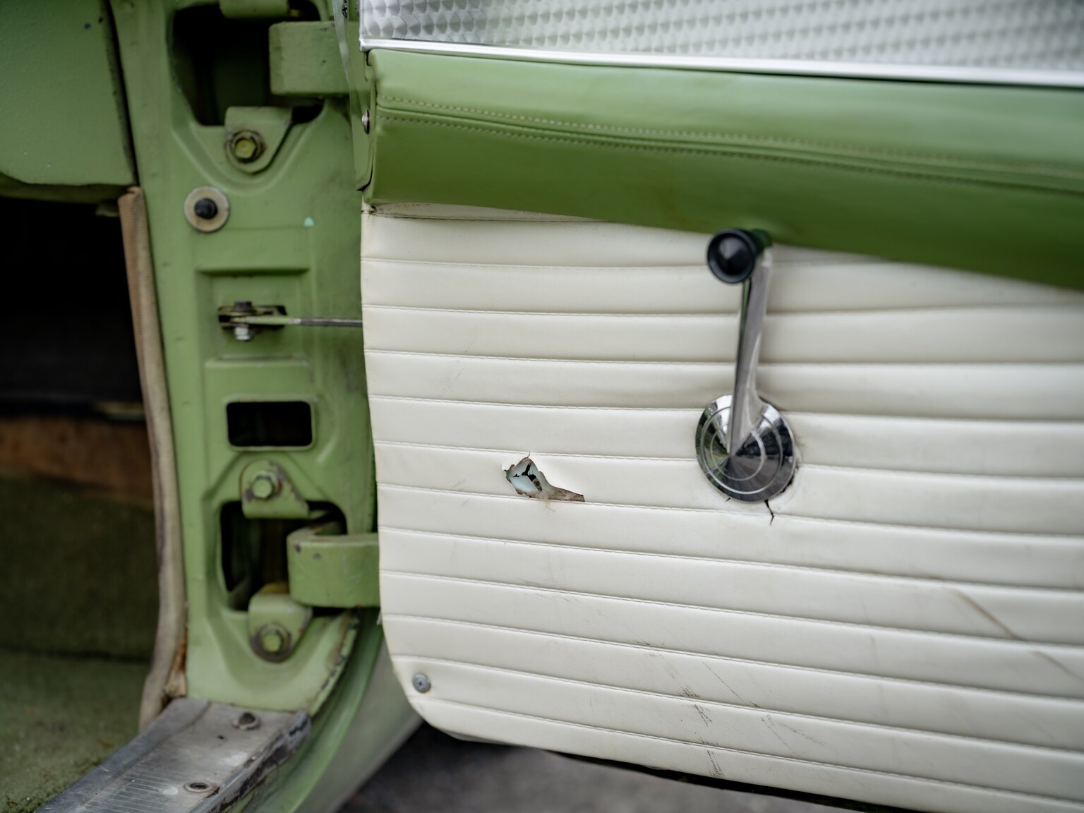 Interior image of 1956 Ford Thunderbird (29)