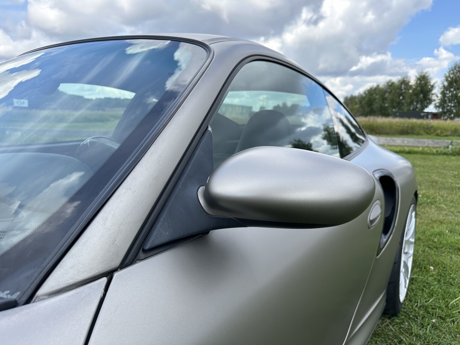 Exterior image of 2002 Porsche 996 Turbo (27)