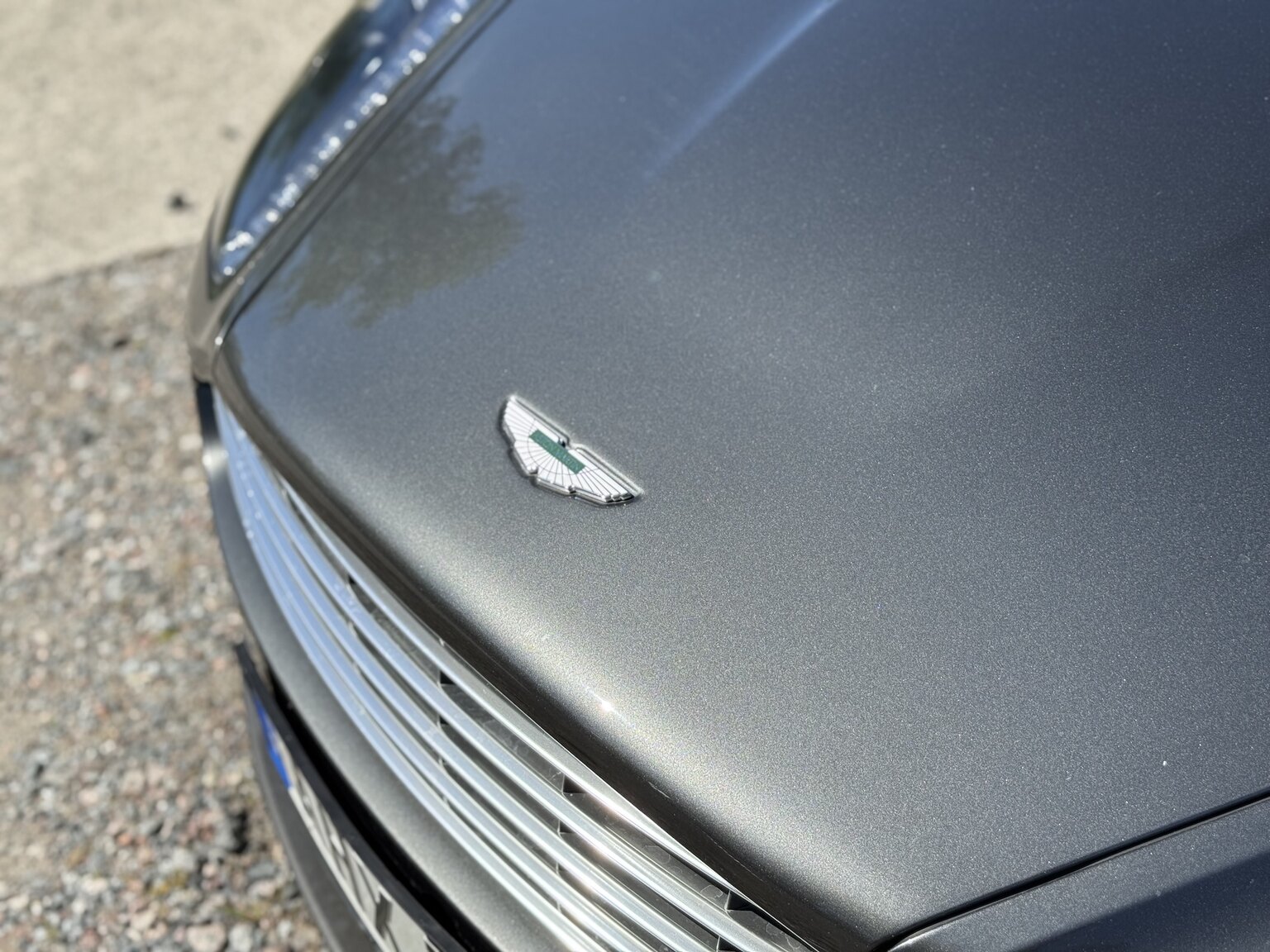 Exteriörbild på 2015 Aston Martin DB9 Volante
