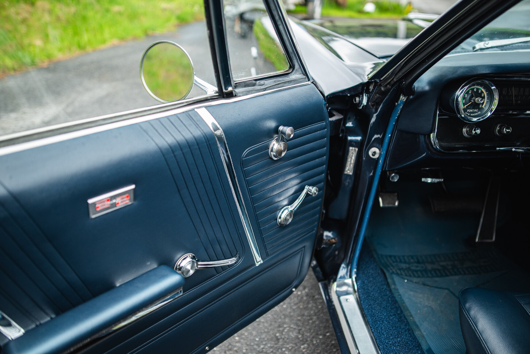 Interior image of 1965 Pontiac Catalina 421 Tripower-Pack 2+2
