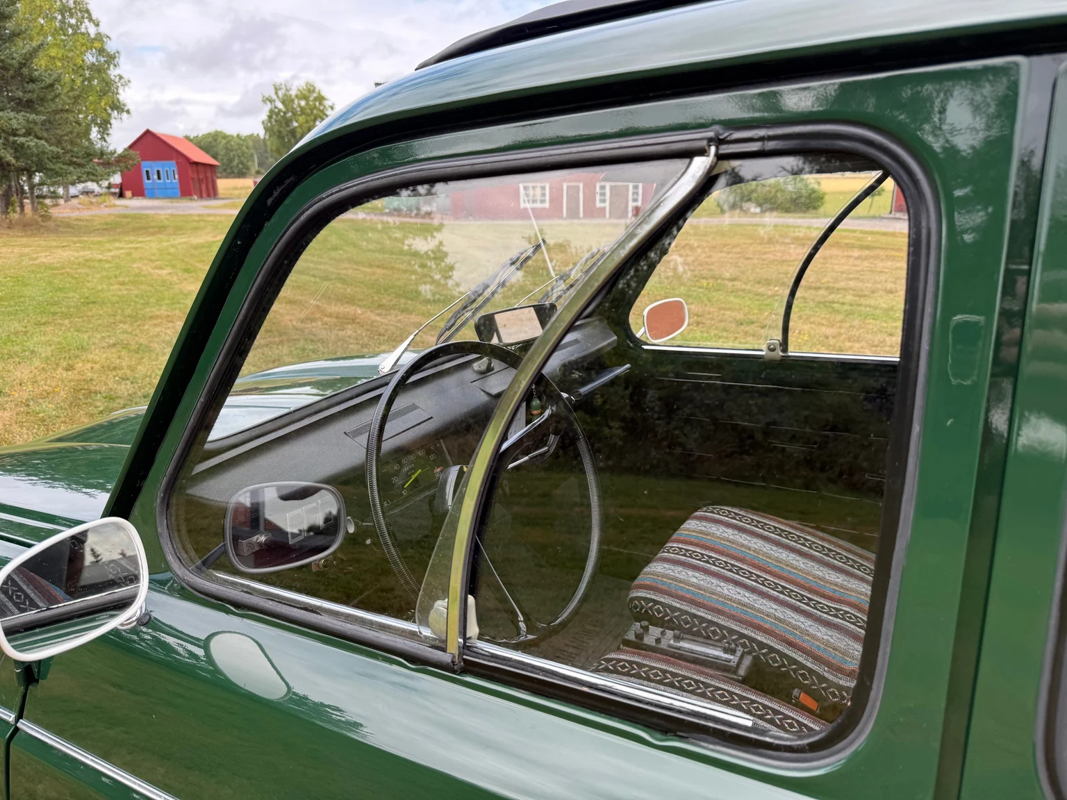 Exterior image of 1970 Renault 4 (44)