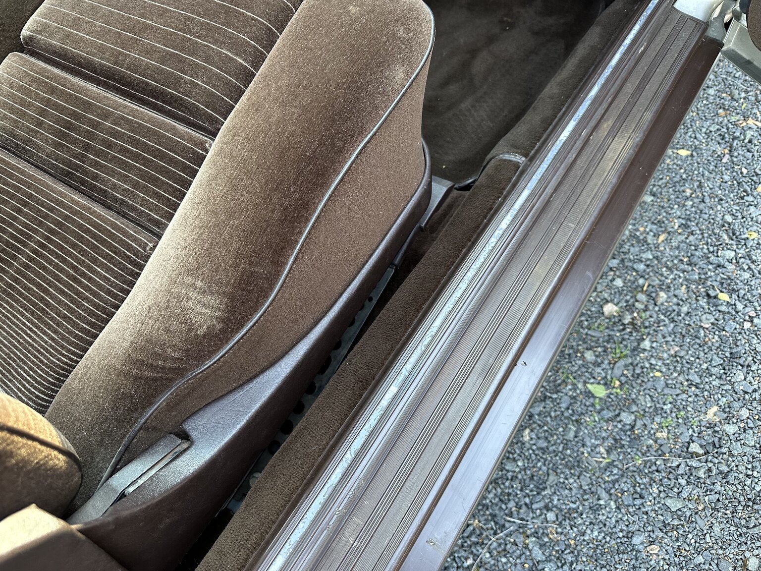 Interior image of 1986 Mercedes-Benz 500 SEC (32)