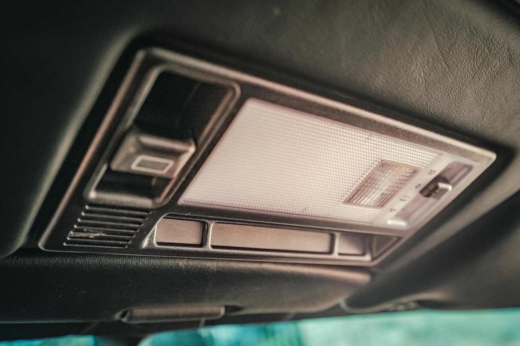 Innenraumfoto von 1991 Mercedes-Benz 300E-24 (45)