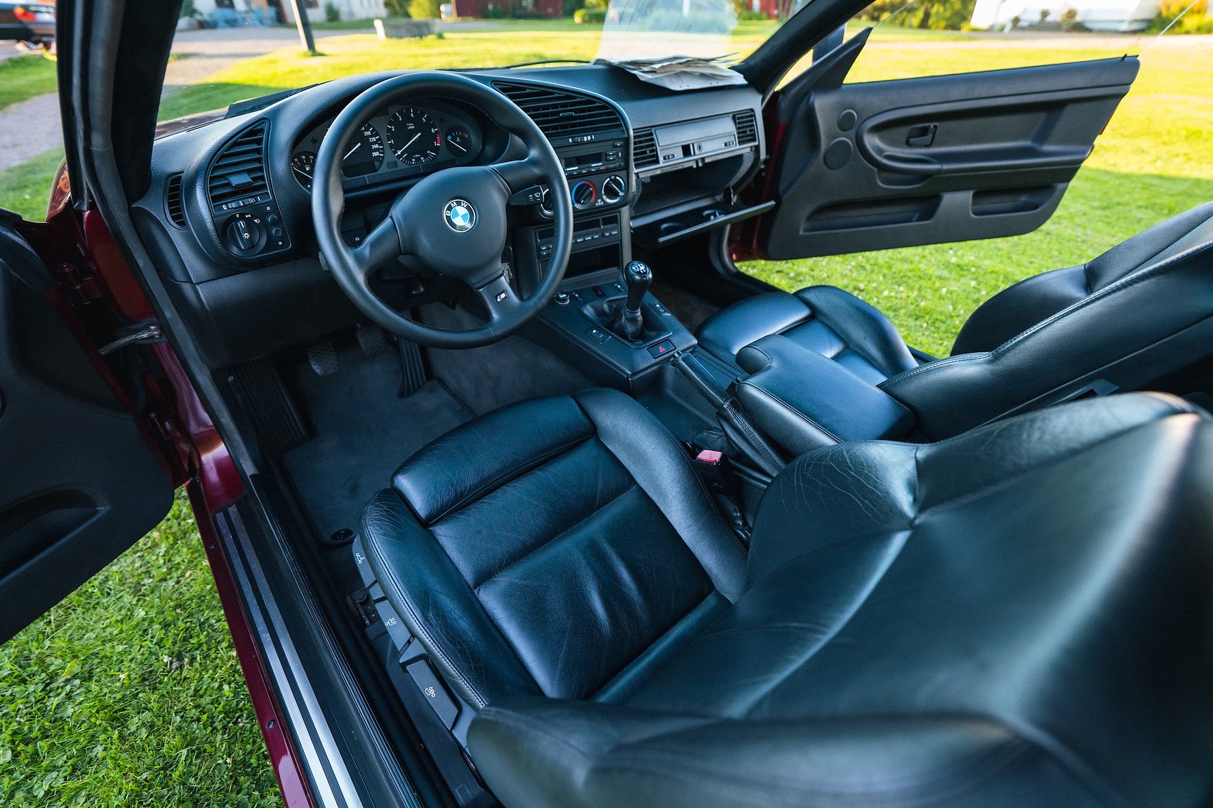 Interior image of 1992 BMW 325i Coupé "No Reserve Auction"