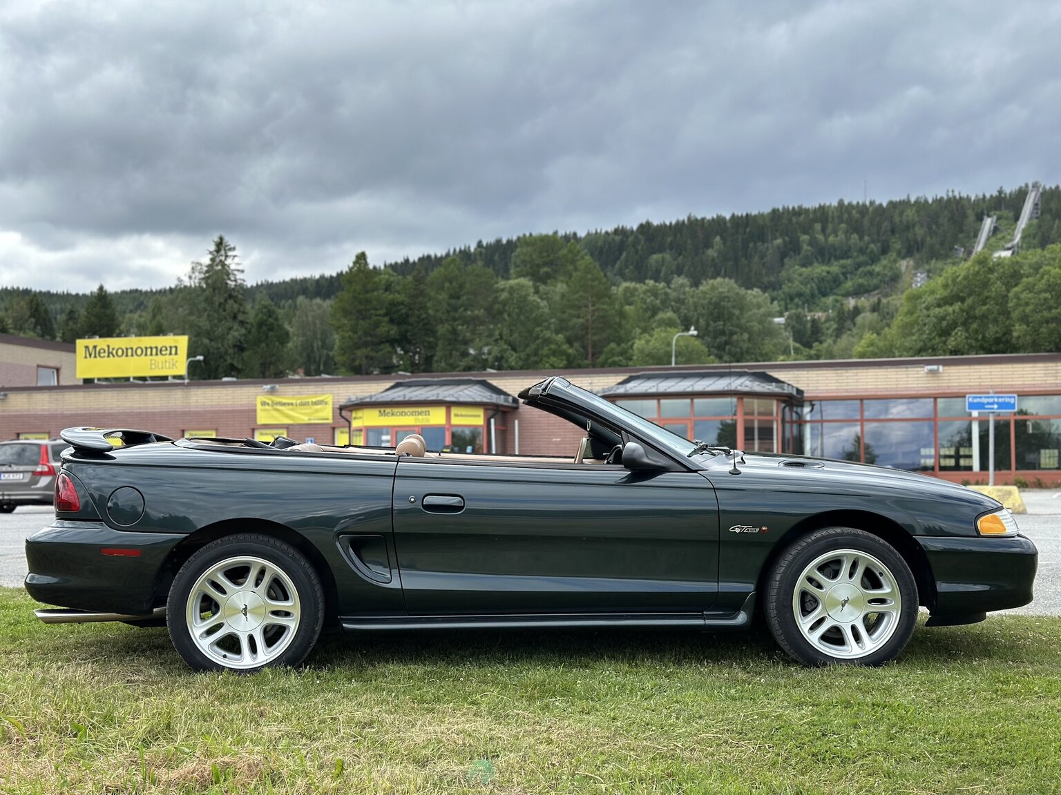 Exterior image of 1998 Ford Mustang GT Convertible