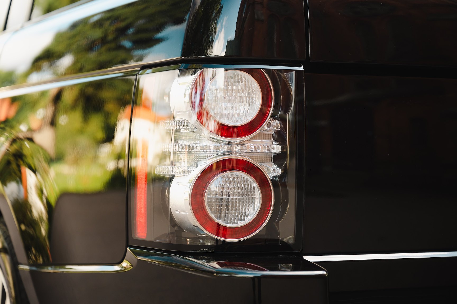 Exterior image of 2012 Range Rover 4.4 TDV8 Westminster 