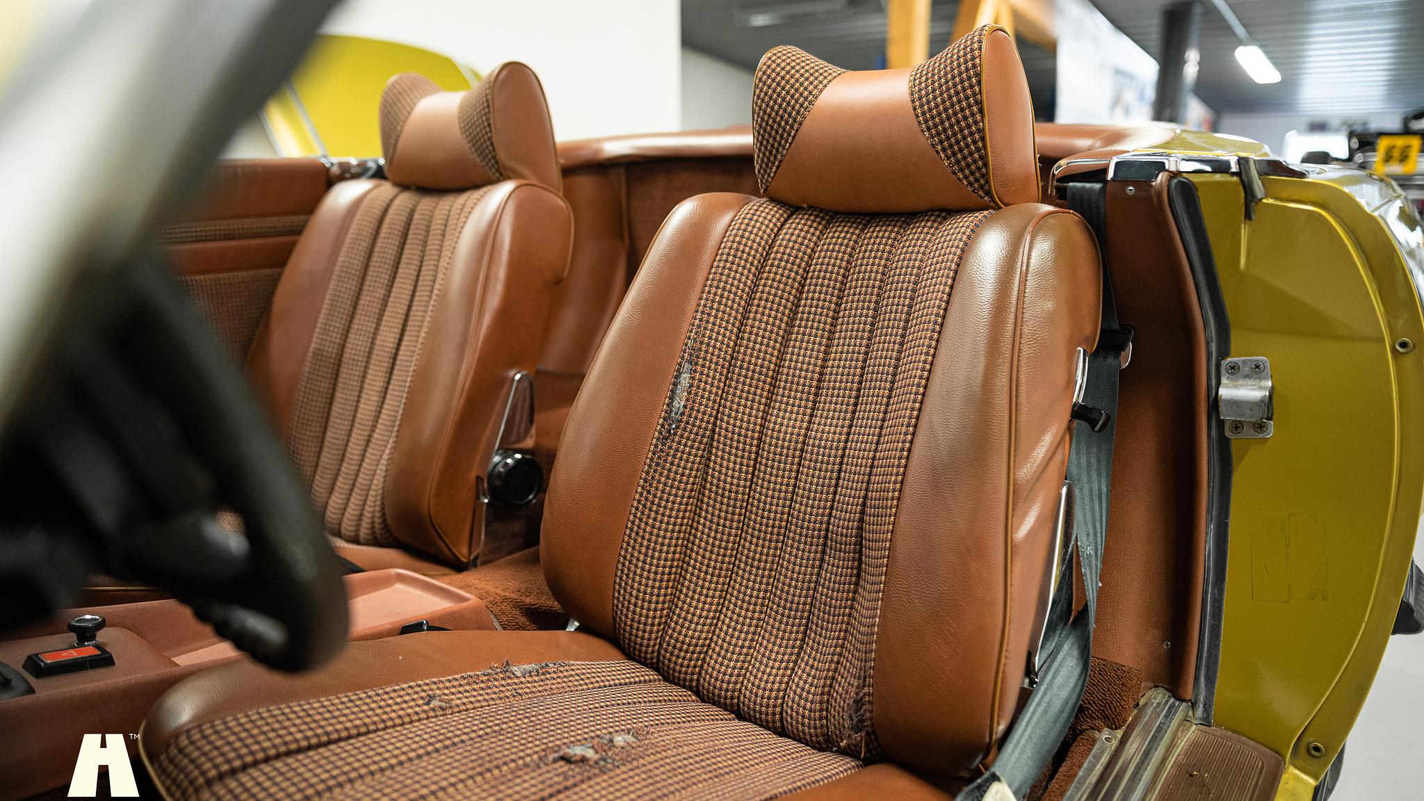 Interiörbild 1975 Mercedes SL 350 (8)