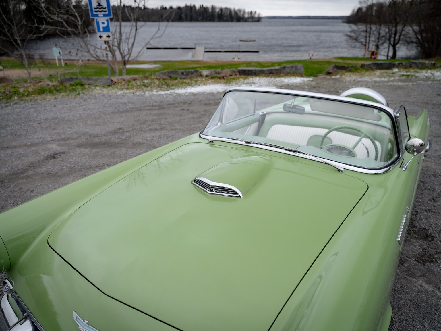 Exteriörbild på 1956 Ford Thunderbird (58)