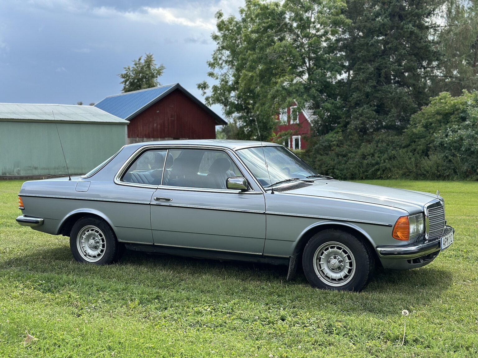 Exteriörbild på 1984 Mercedes-Benz 230 CE