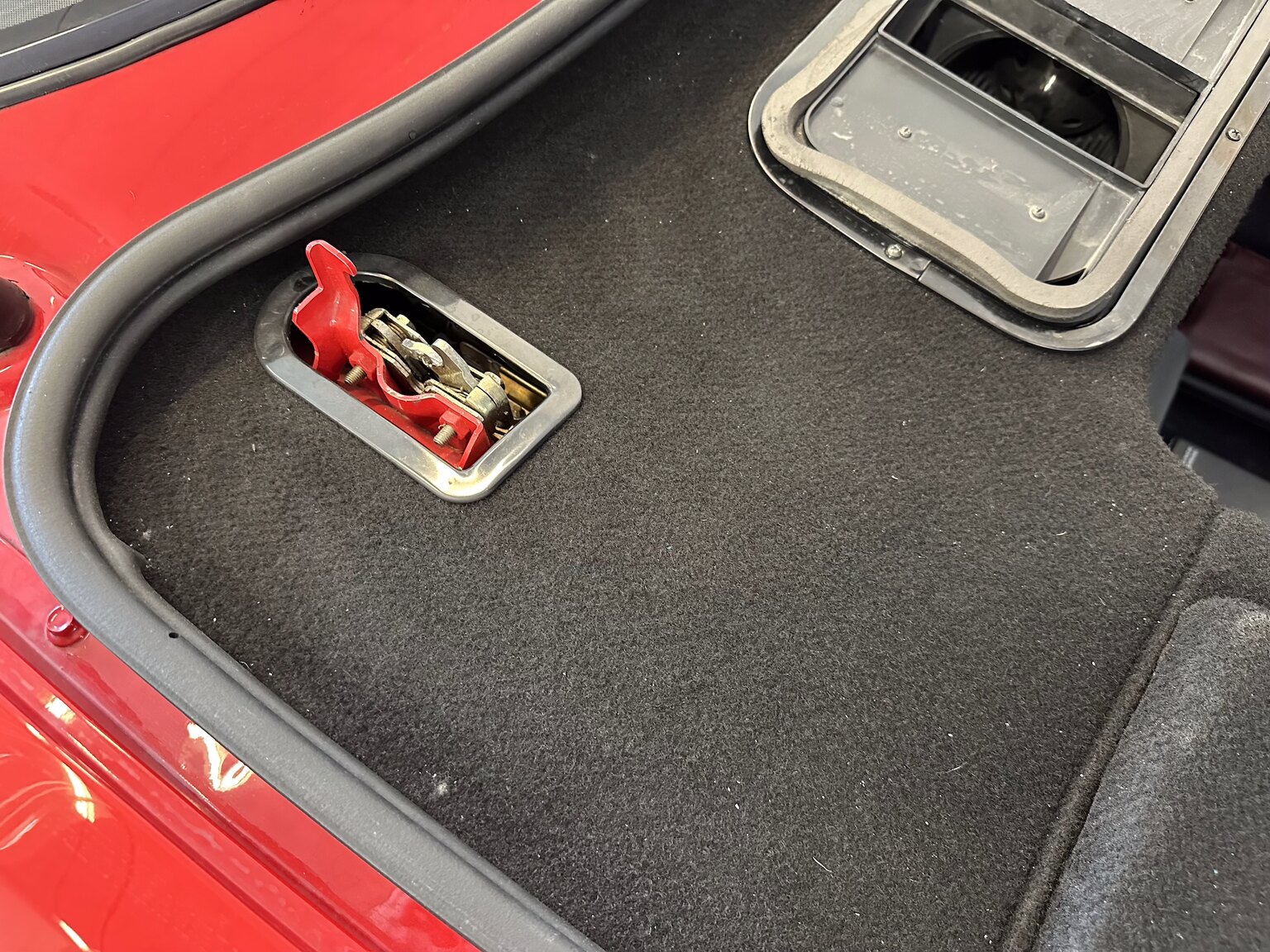 Innenraumfoto von 1990 Ferrari 348 (47)