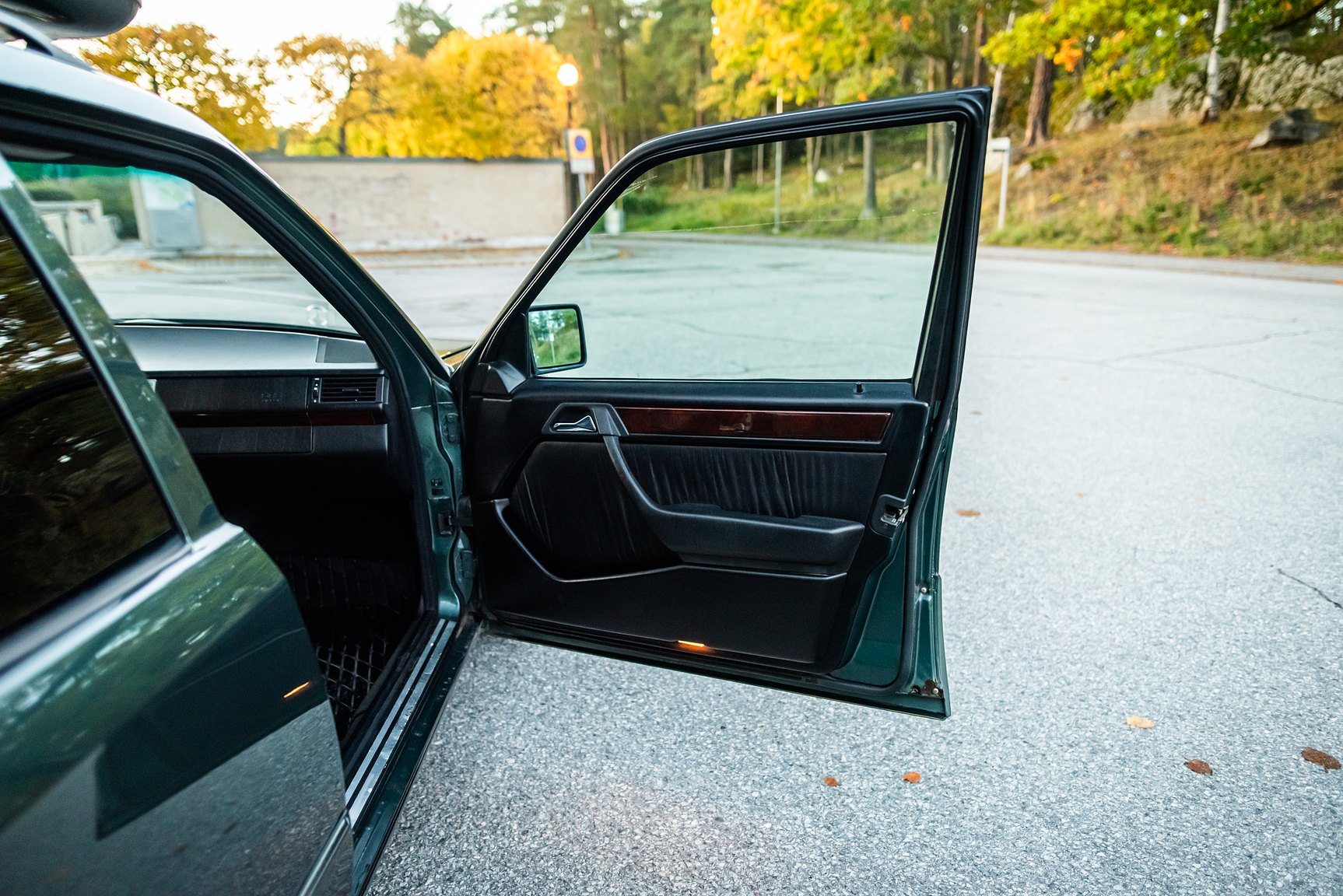 Interior image of 1996 MERCEDES-BENZ E 320 T