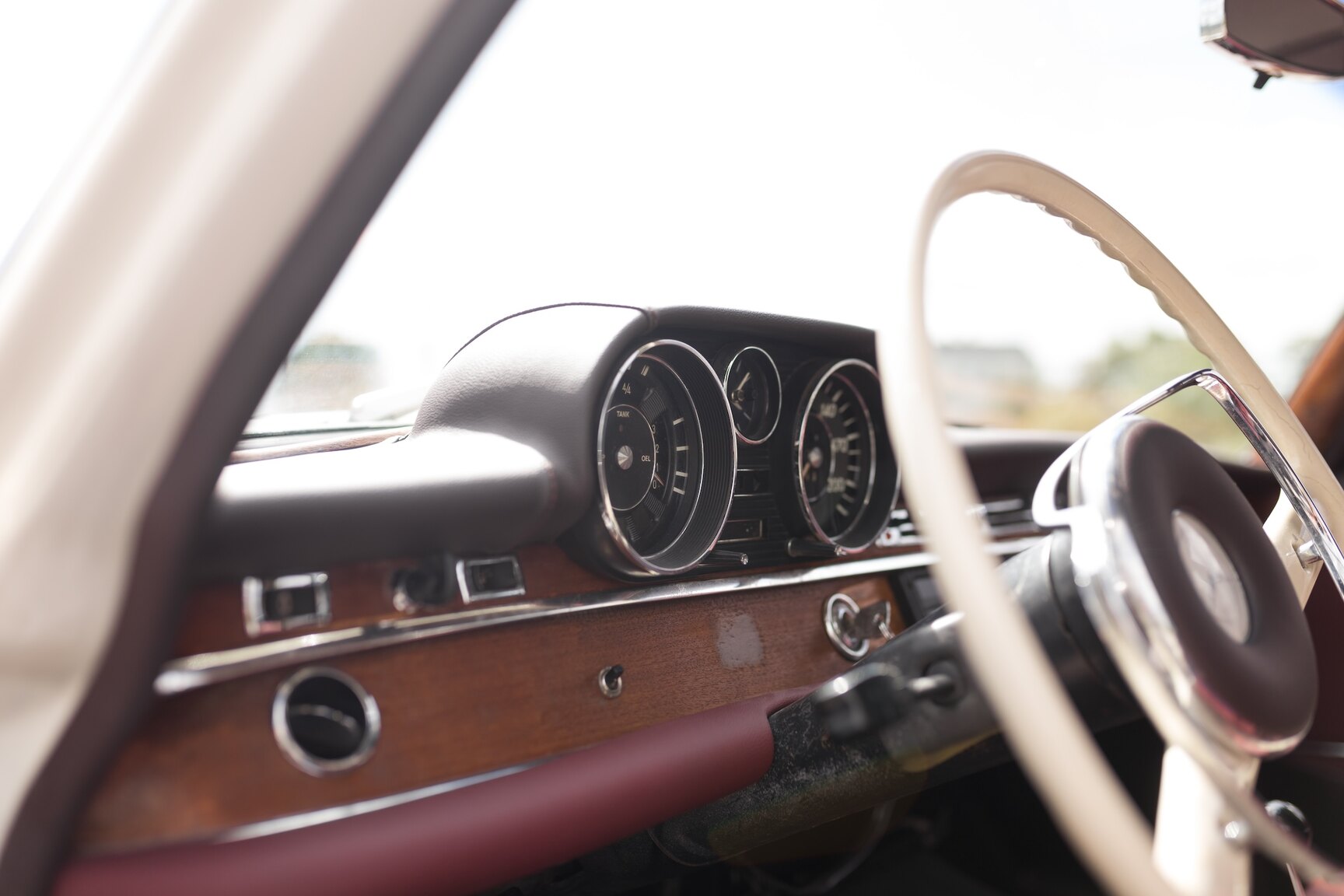 Interiörbild 1966  Mercedes-Benz 250 