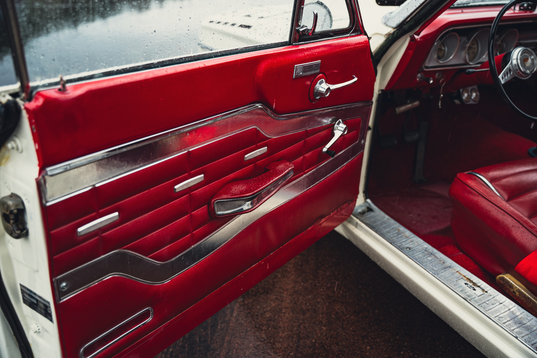 Innenraumfoto von 1964 Ford Fairlane 500 Sport Coupé (3)