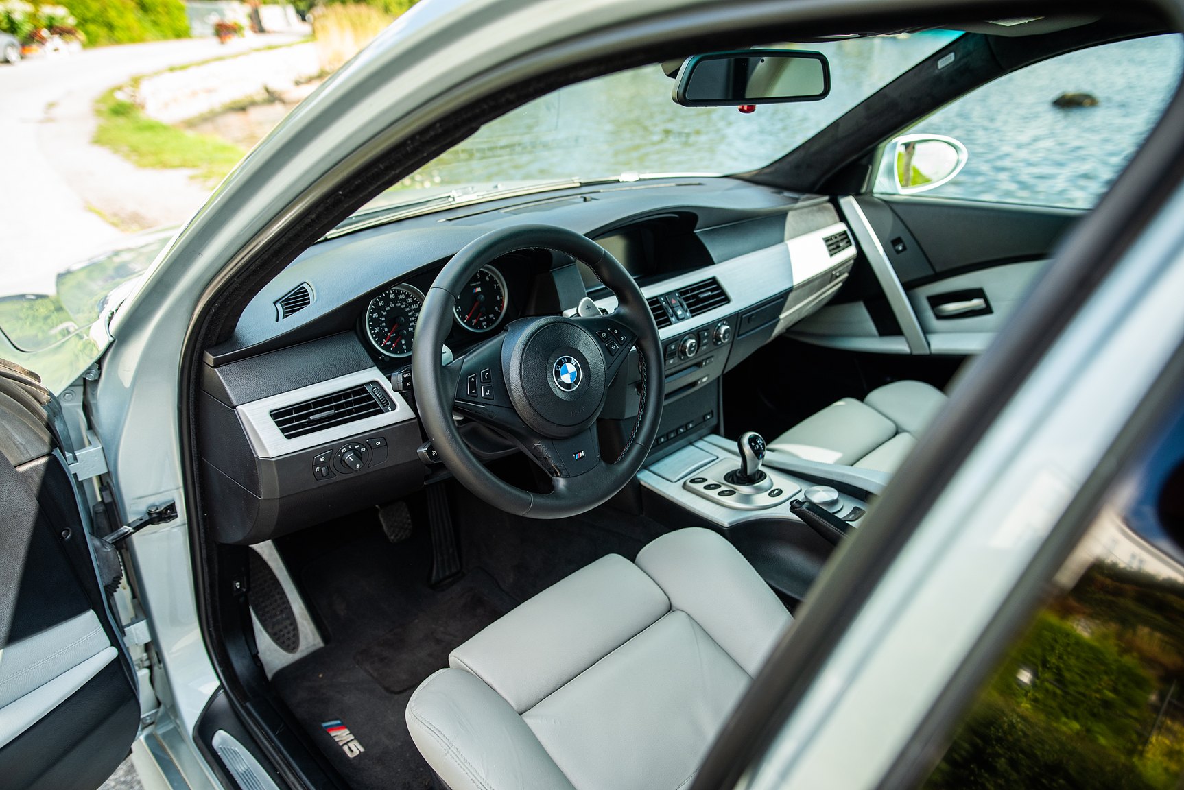 Interior image of 2006 BMW E60 M5