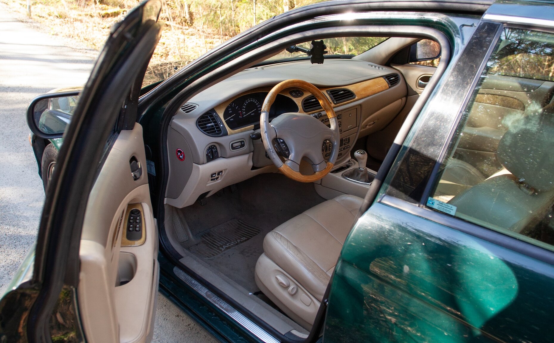 Interior image of 1999 Jaguar S-Type V6
