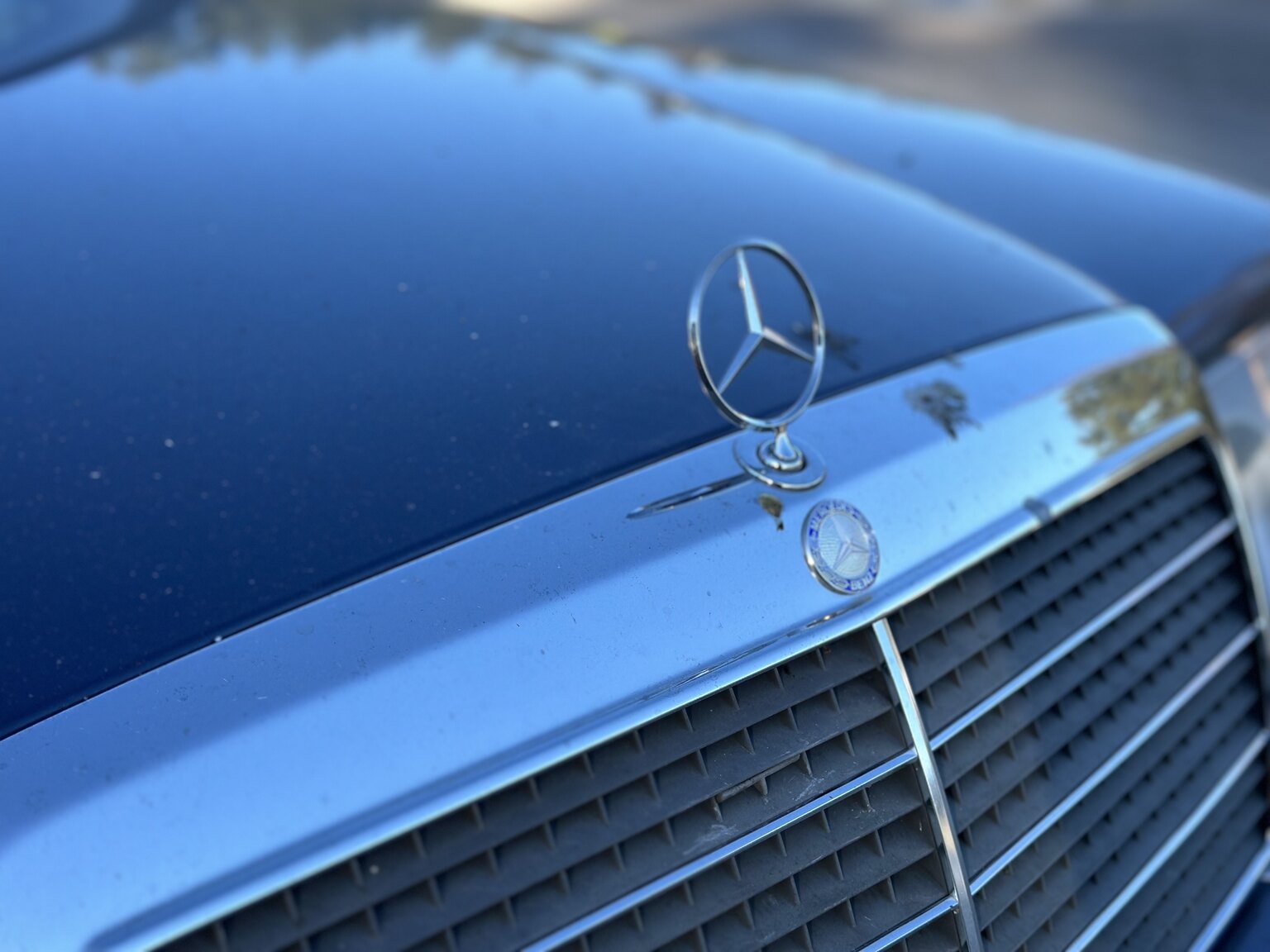 Exterior image of 1991 Mercedes-Benz 230 E 