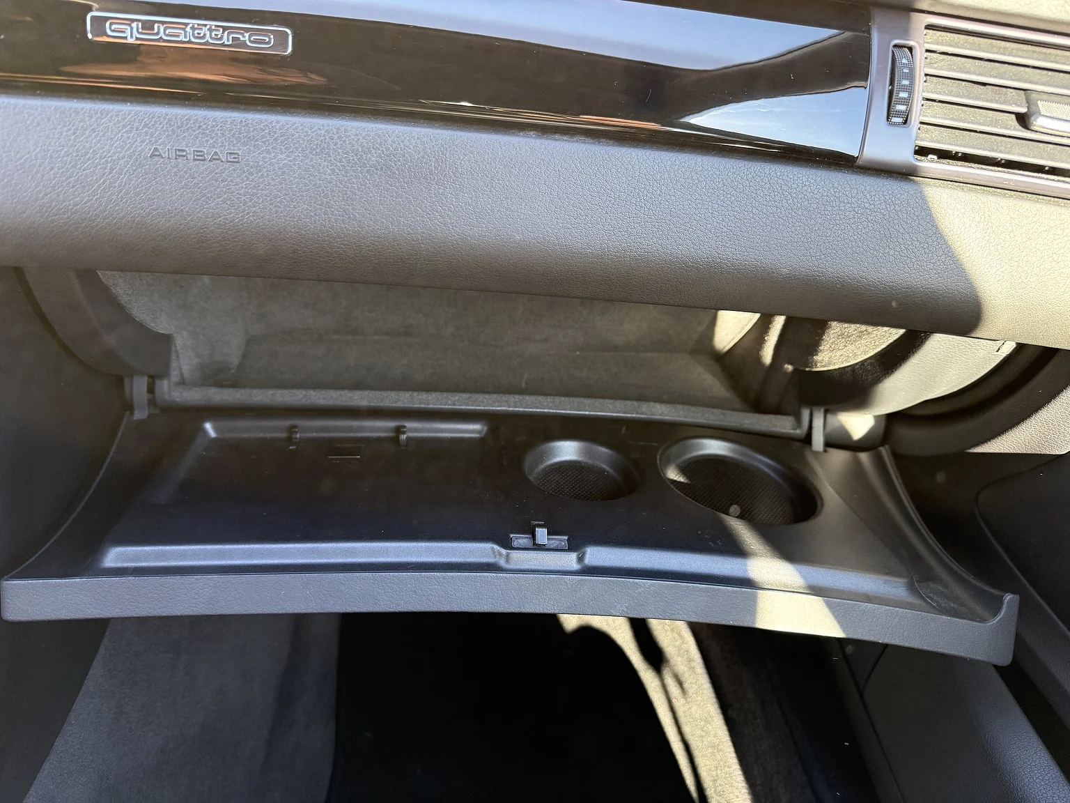 Interior image of 2002 Audi RS 6 Avant (23)