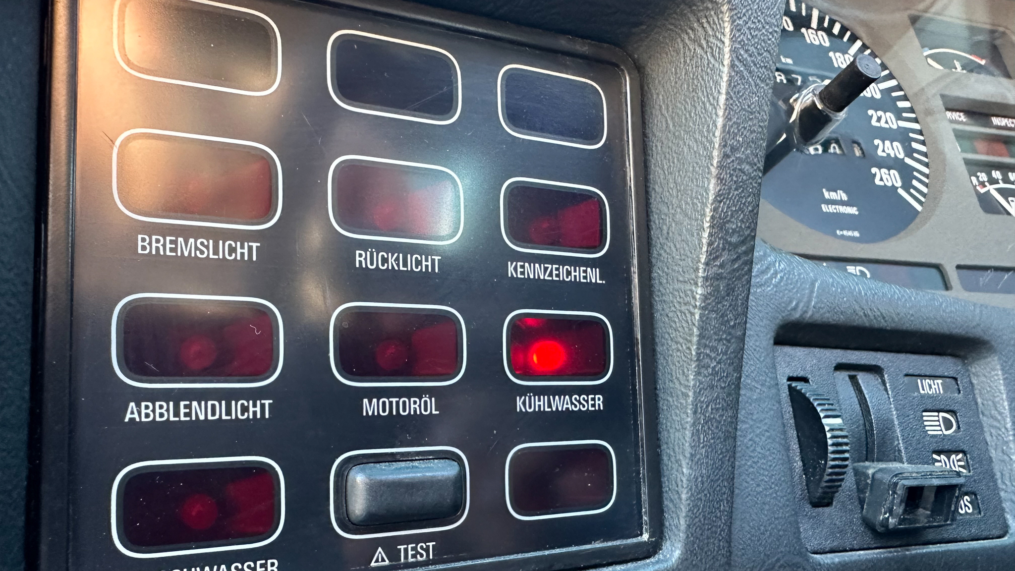 Interiörbild 1984 BMW 745i Executive Automat