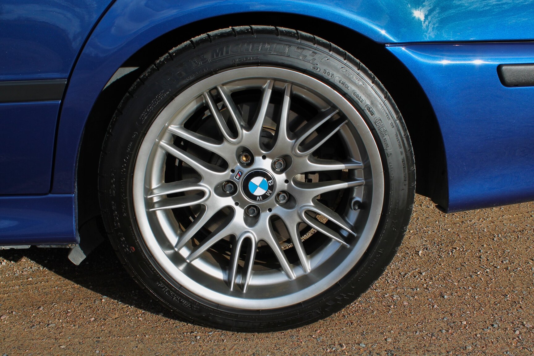 Exteriörbild på 2003 BMW M5