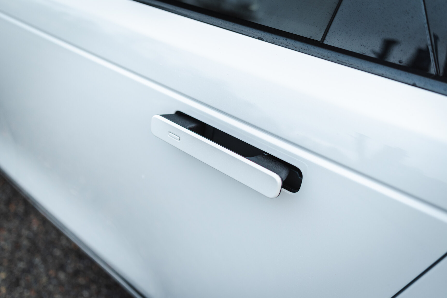 Exterior image of 2018 Range Rover Velar D300 AWD HSE