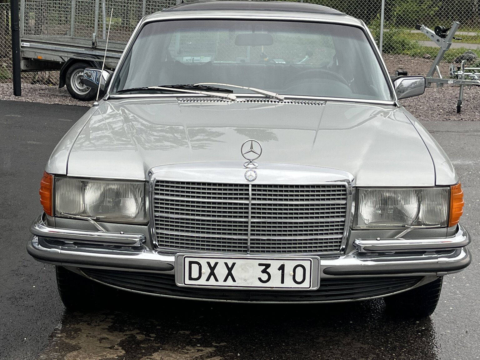 Exteriörbild på 1975 Mercedes-Benz 280 SE