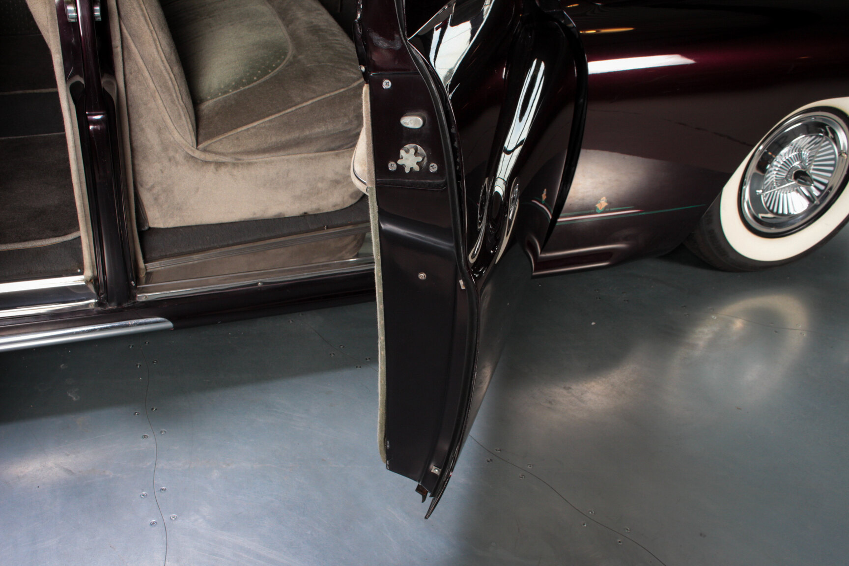 Interior image of 1951 Lincoln Cosmopolitan 
