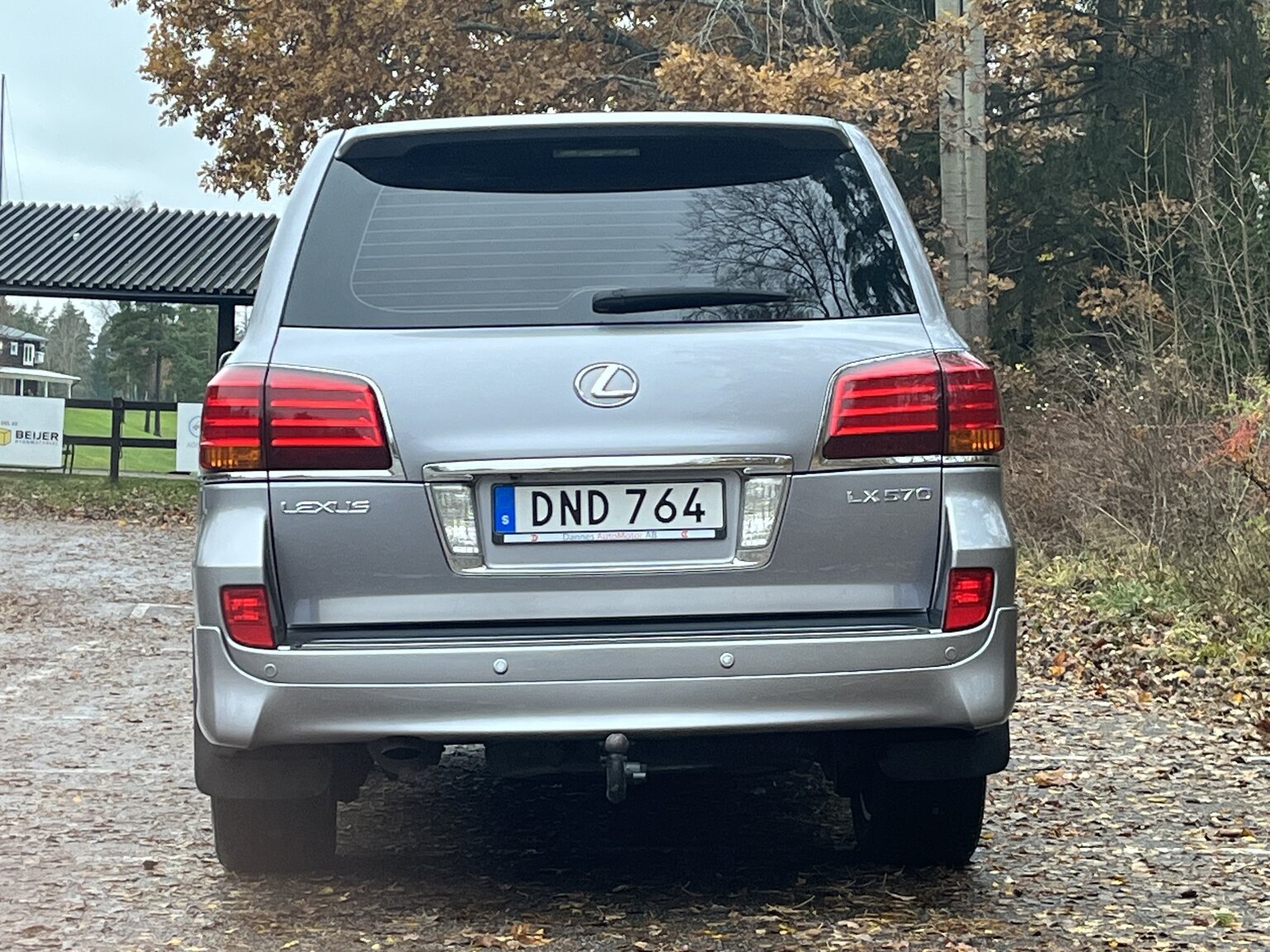 Exteriörbild på 2011 Lexus LX570