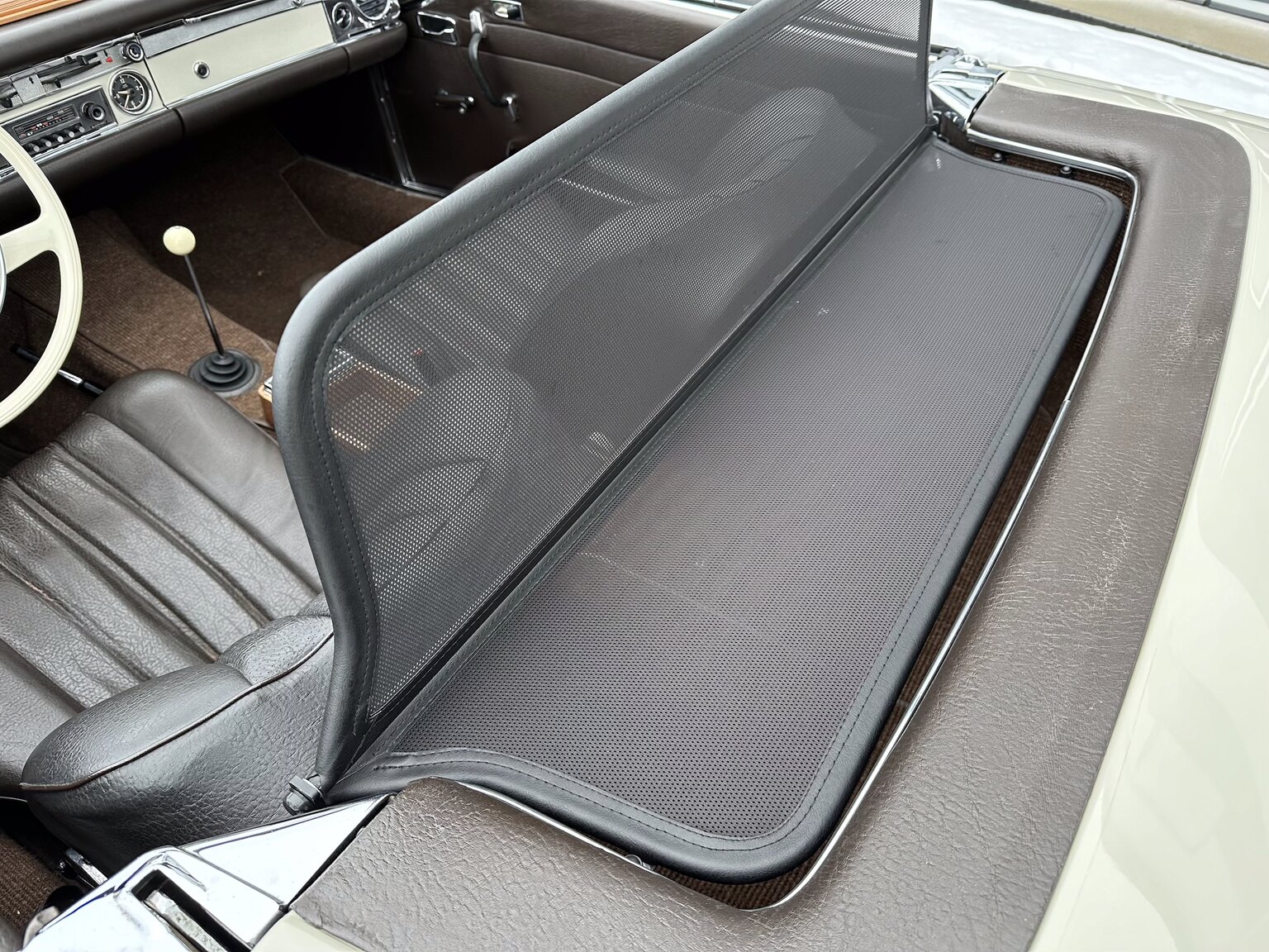 Aussenfoto 1968 Mercedes Benz SL 280 Pagoda