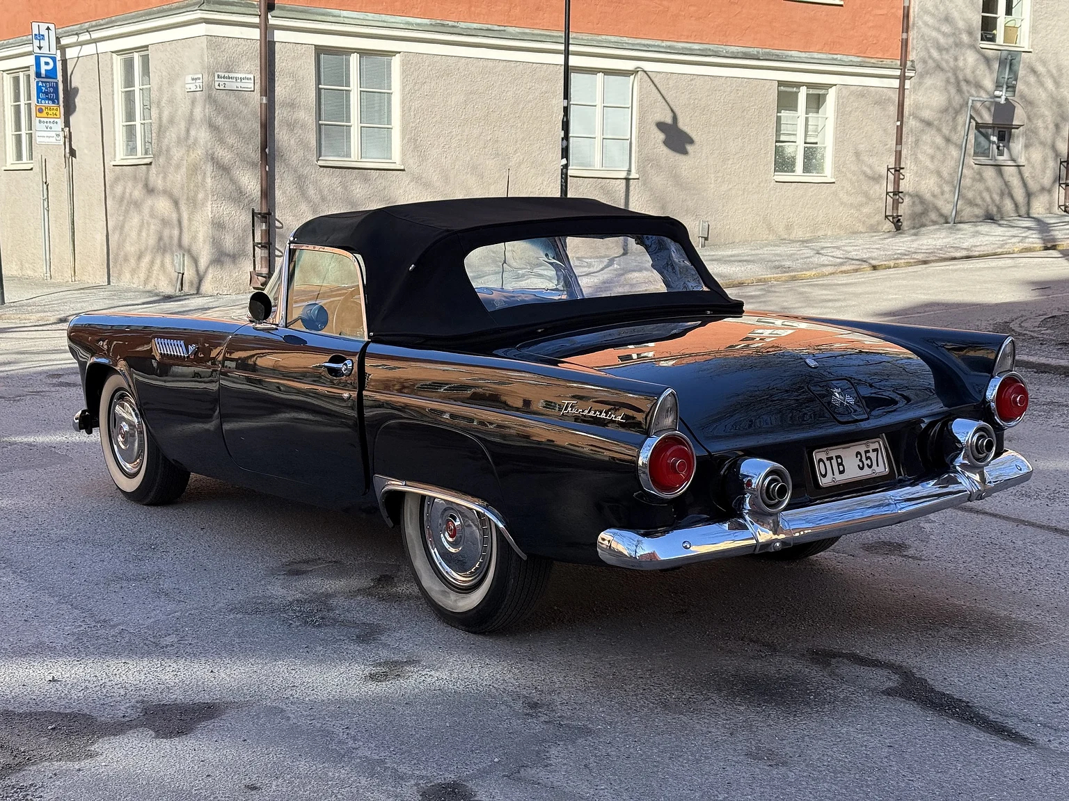 Exteriörbild på 1955 Ford Thunderbird (20)