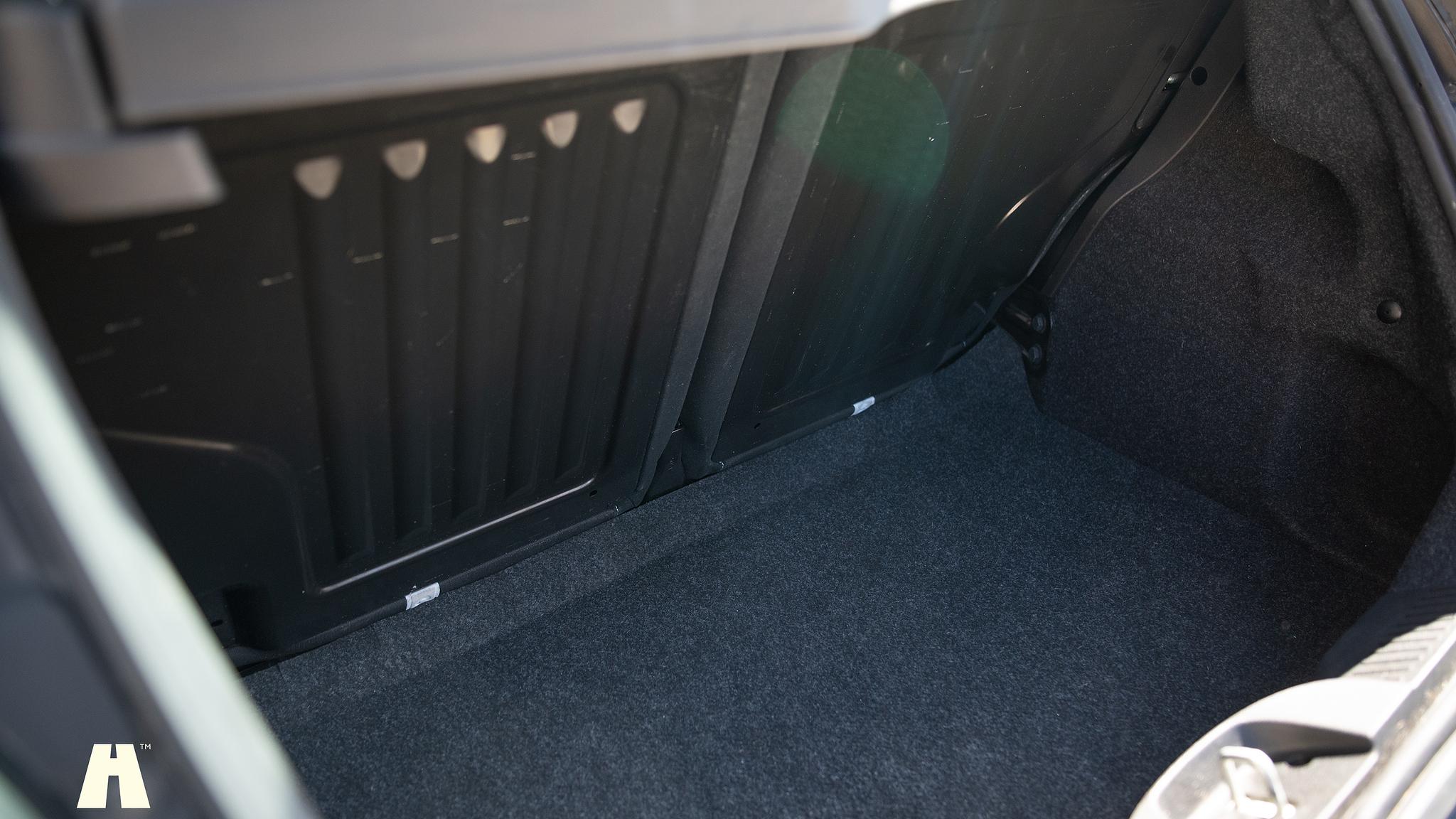 Interior image of 2016 Abarth 595 Competizione (66)