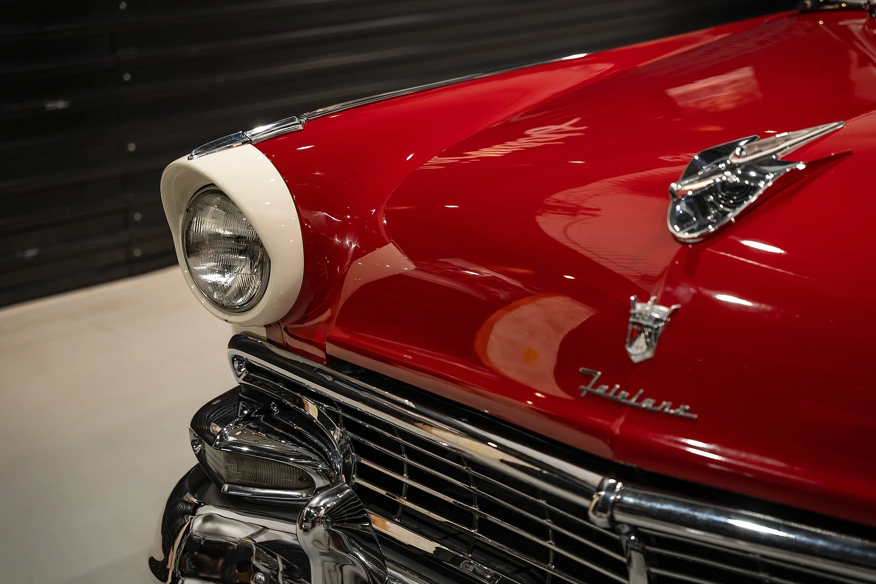 Aussenfoto 1956 Ford Fairline Sunliner V8 (9)