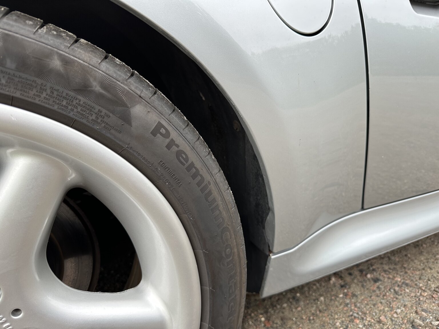 Exterior image of 1997 BMW Z3 2.8 Roadster