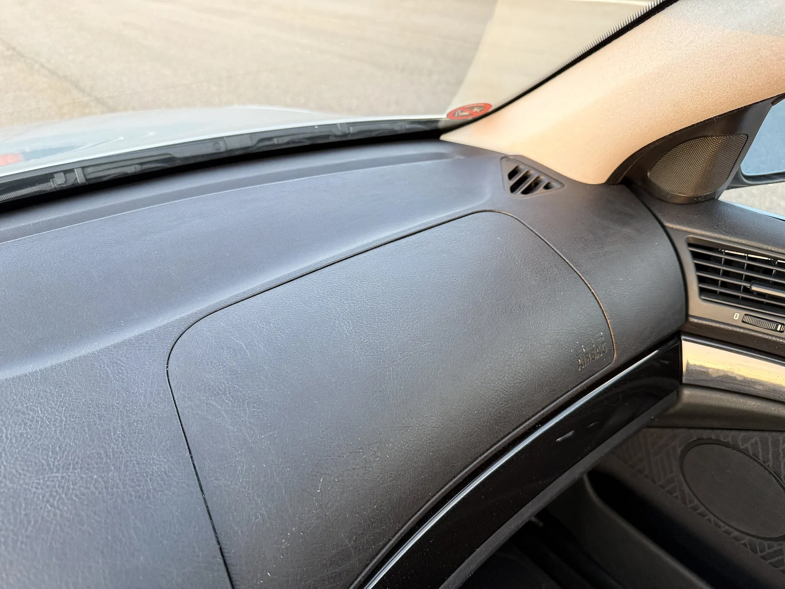 Interior image of 2002 BMW 520i (7)