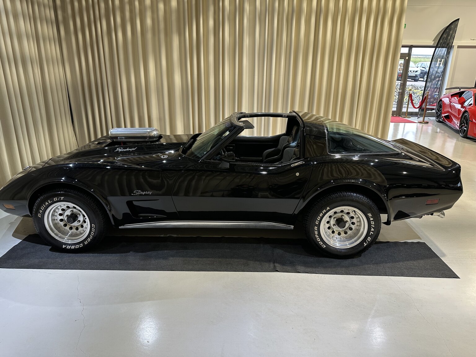Exterior image of 1975 Chevrolet Corvette Stingray 
