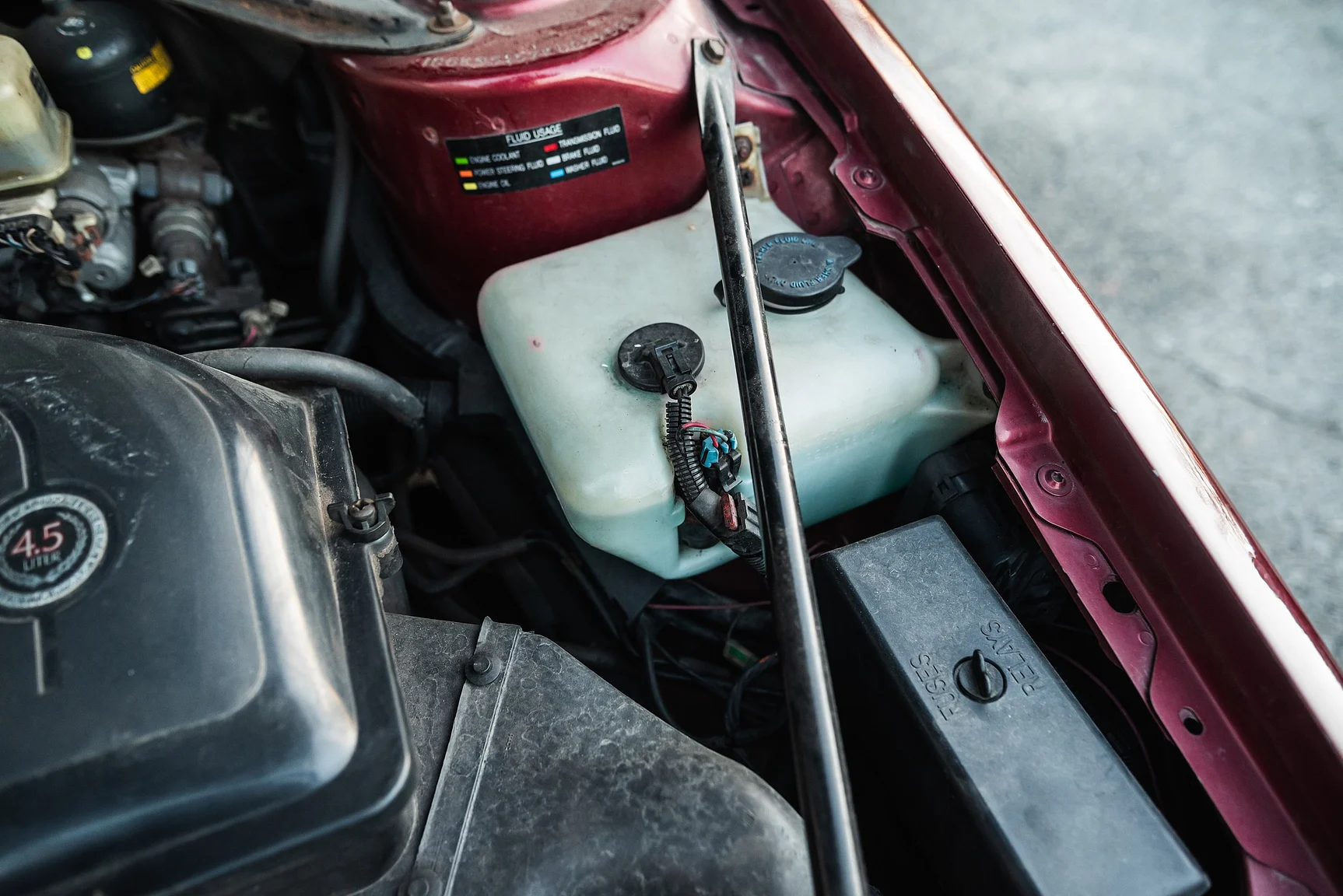 Image of 1989 Cadillac Seville (24) mechanics