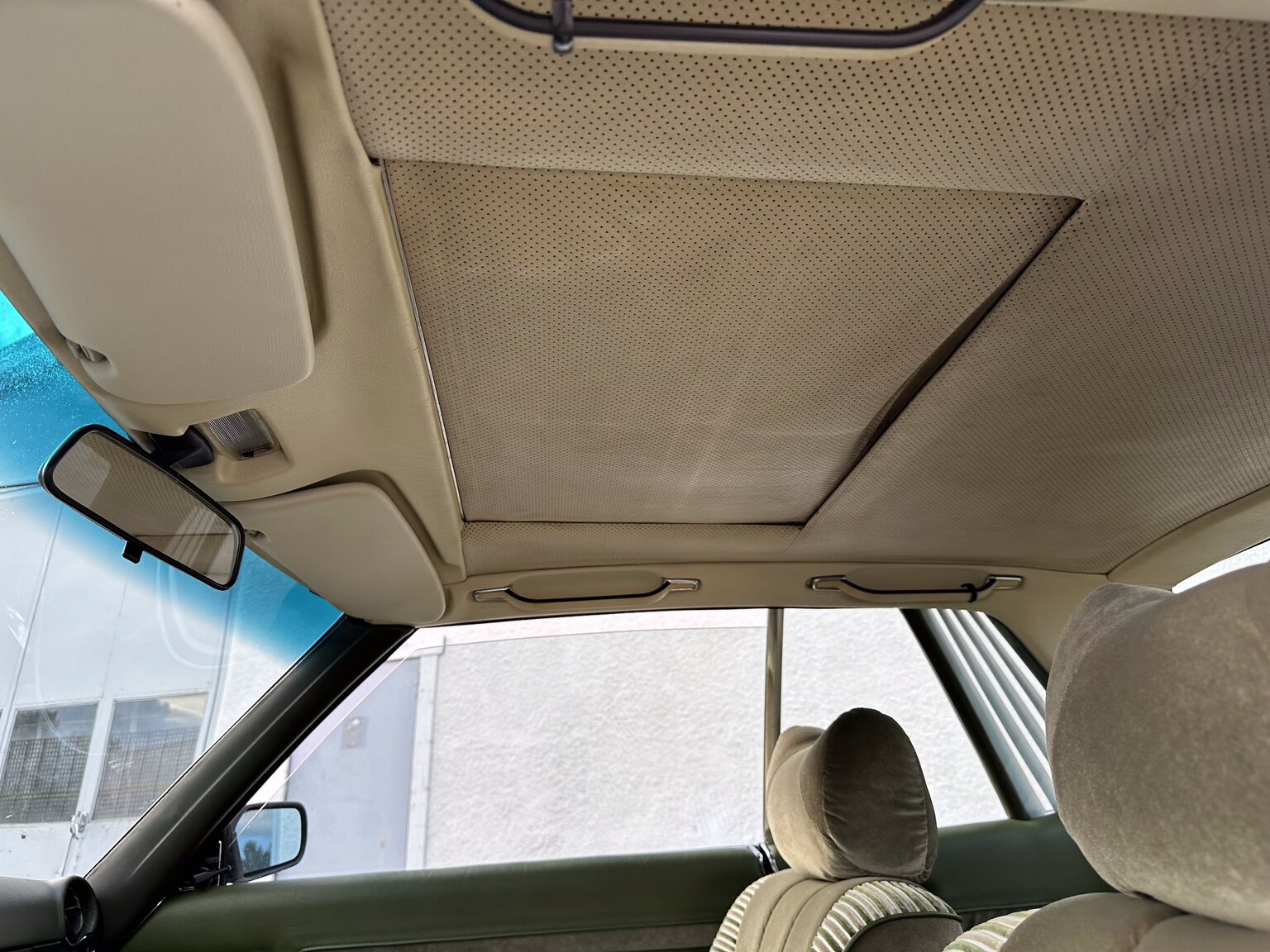 Interiörbild 1974 Mercedes Benz 450 SLC (3)