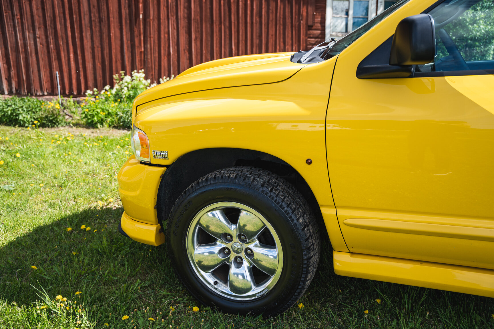 Exteriörbild på 2005 Dodge Ram 1500 Bumble Bee