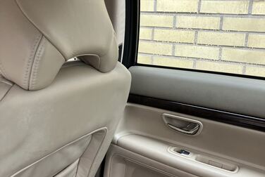 Interior image of 1999 Volvo S80