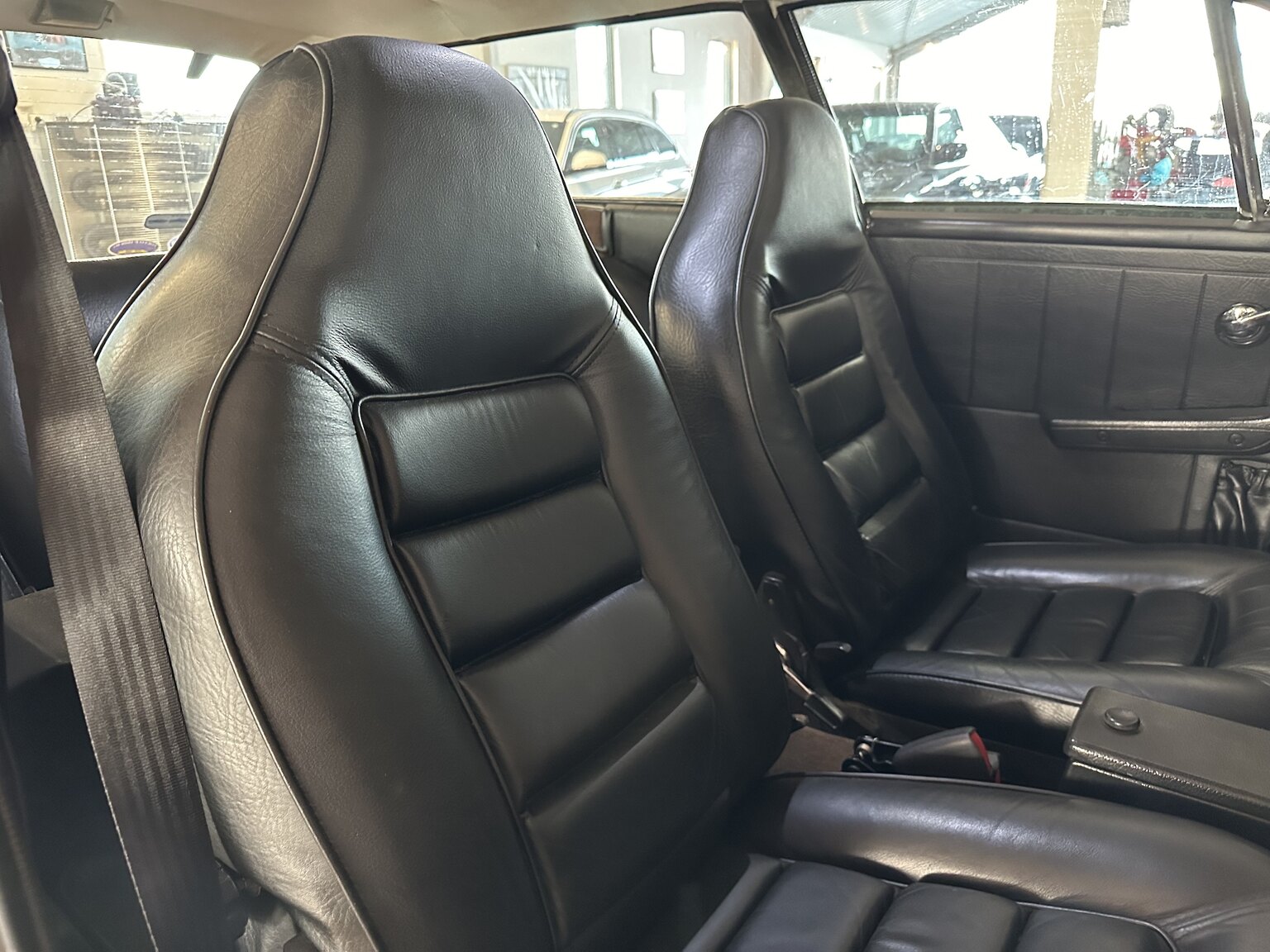 Interior image of 1973 Volvo 1800 ES (23)