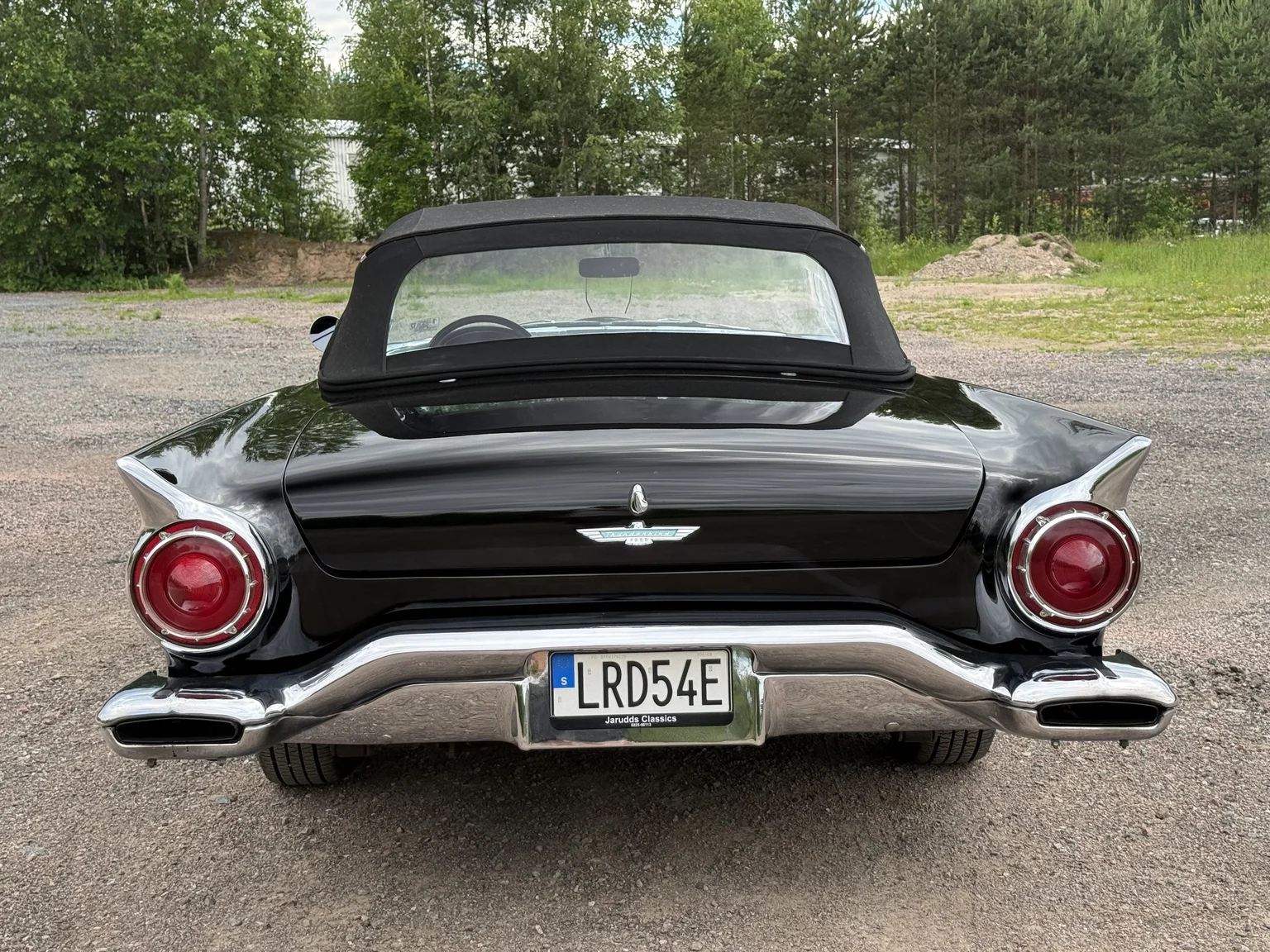 Exterior image of 1957 Ford Thunderbird (11)