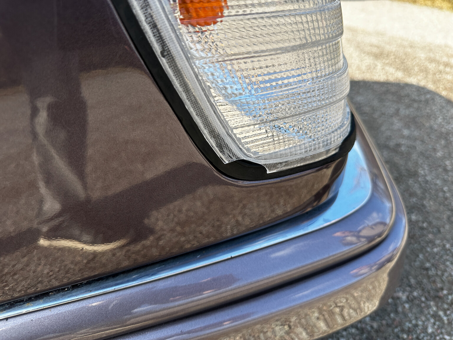 Exterior image of 1993 Mercedes-Benz E 220