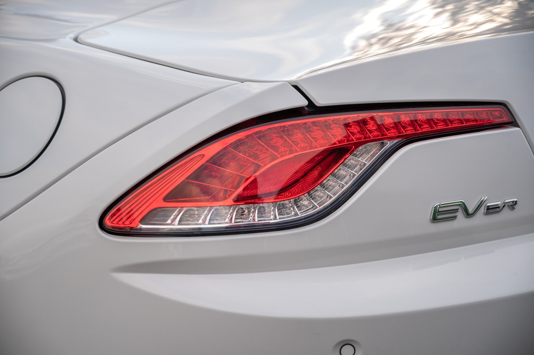 Exteriörbild på 2012 Fisker Karma ES