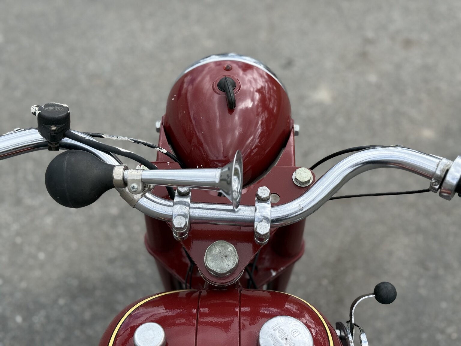 Exterior image of 1953 Huskvarna Modell 30