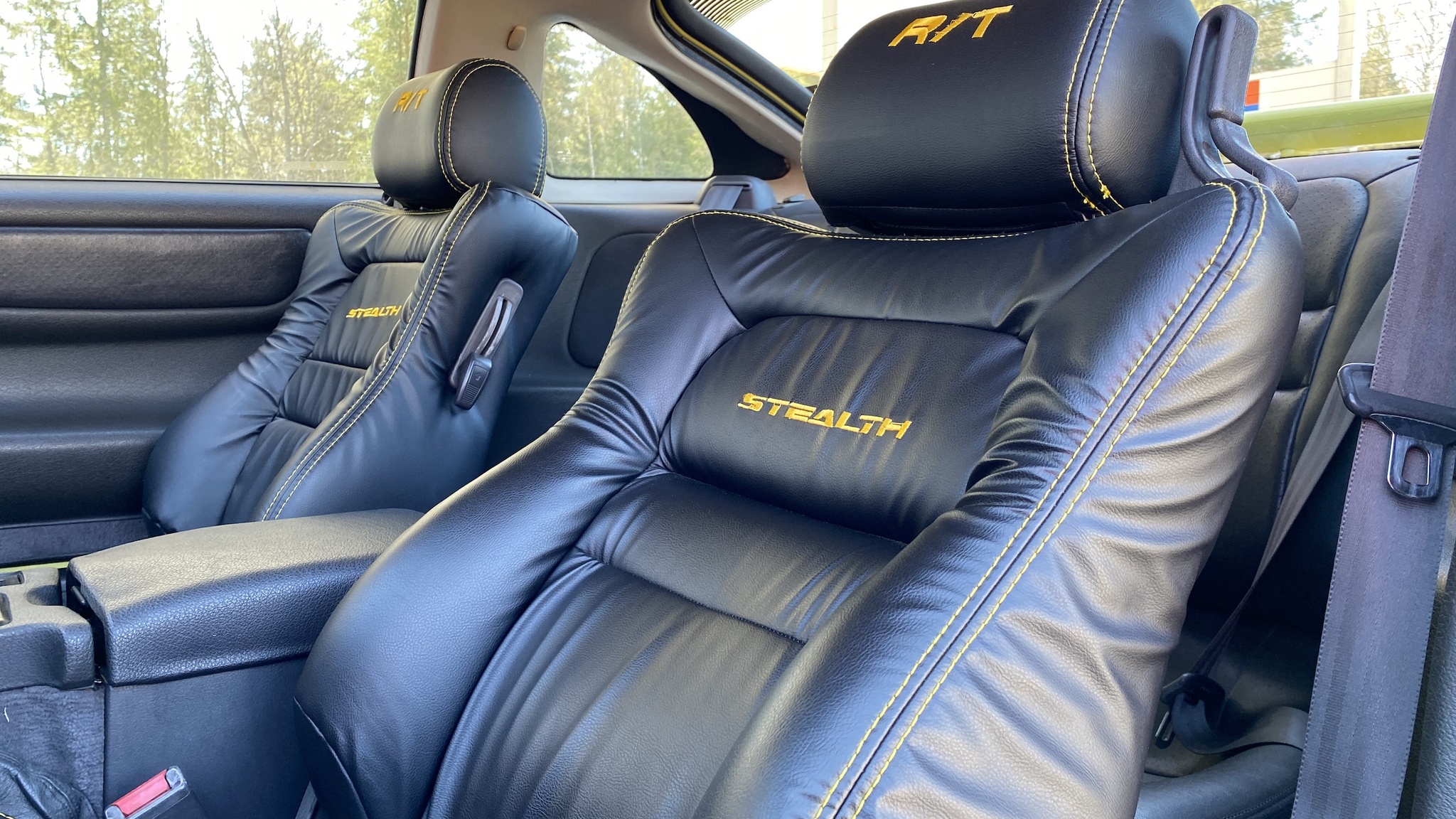 Interior image of 1992 Dodge Stealth (3)