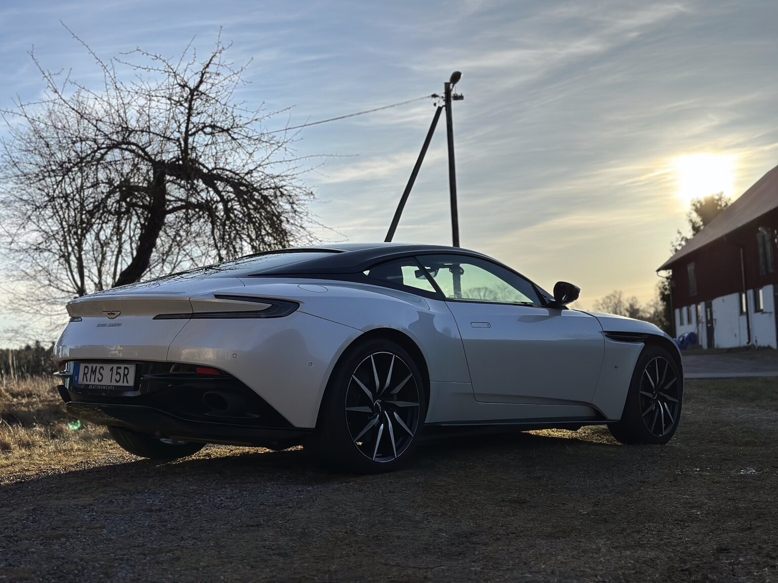 Exteriörbild på 2018 Aston Martin DB11