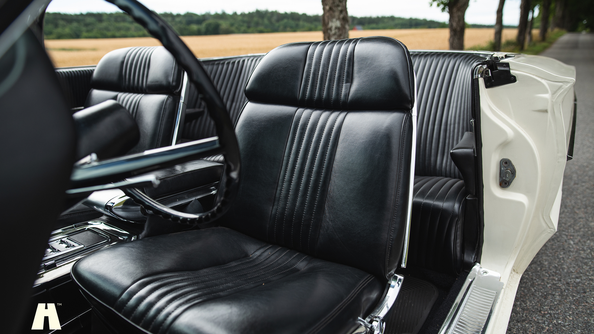 Interior image of 1965 Ford Thunderbird (6)