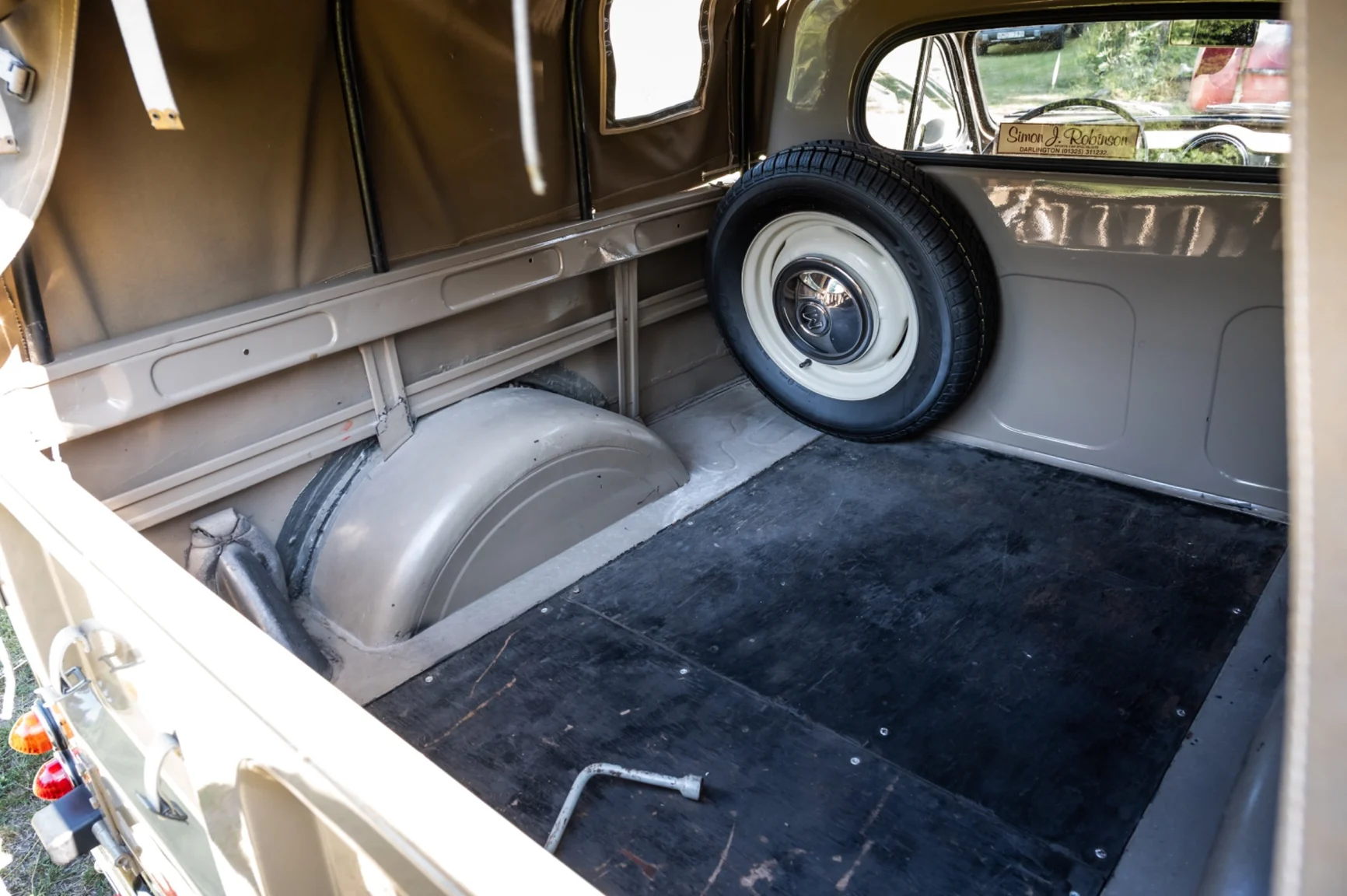 Interior image of 1971 Morris Minor 1000 (1)