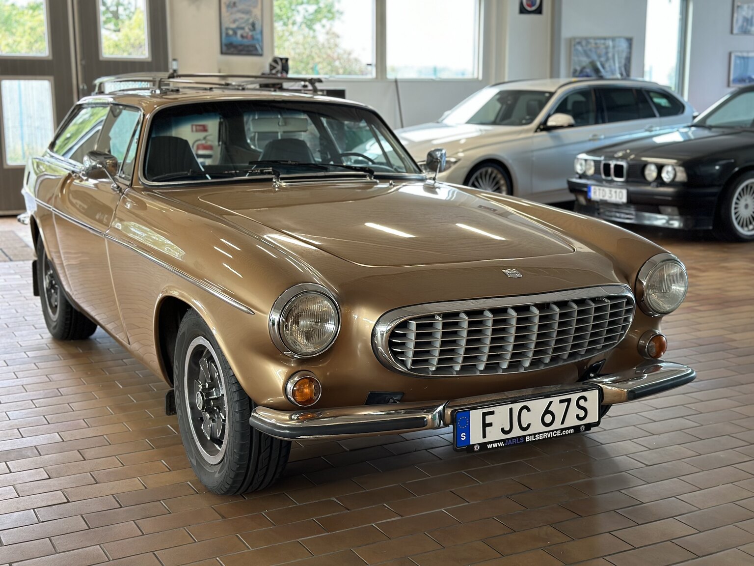 Exterior image of 1973 Volvo 1800 ES (2)