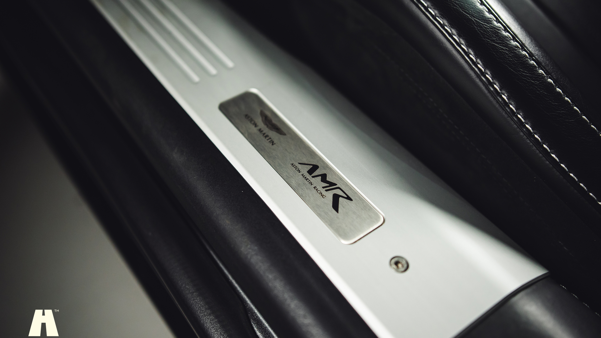Interiörbild 2019 Aston Martin DB11 AMR (12)