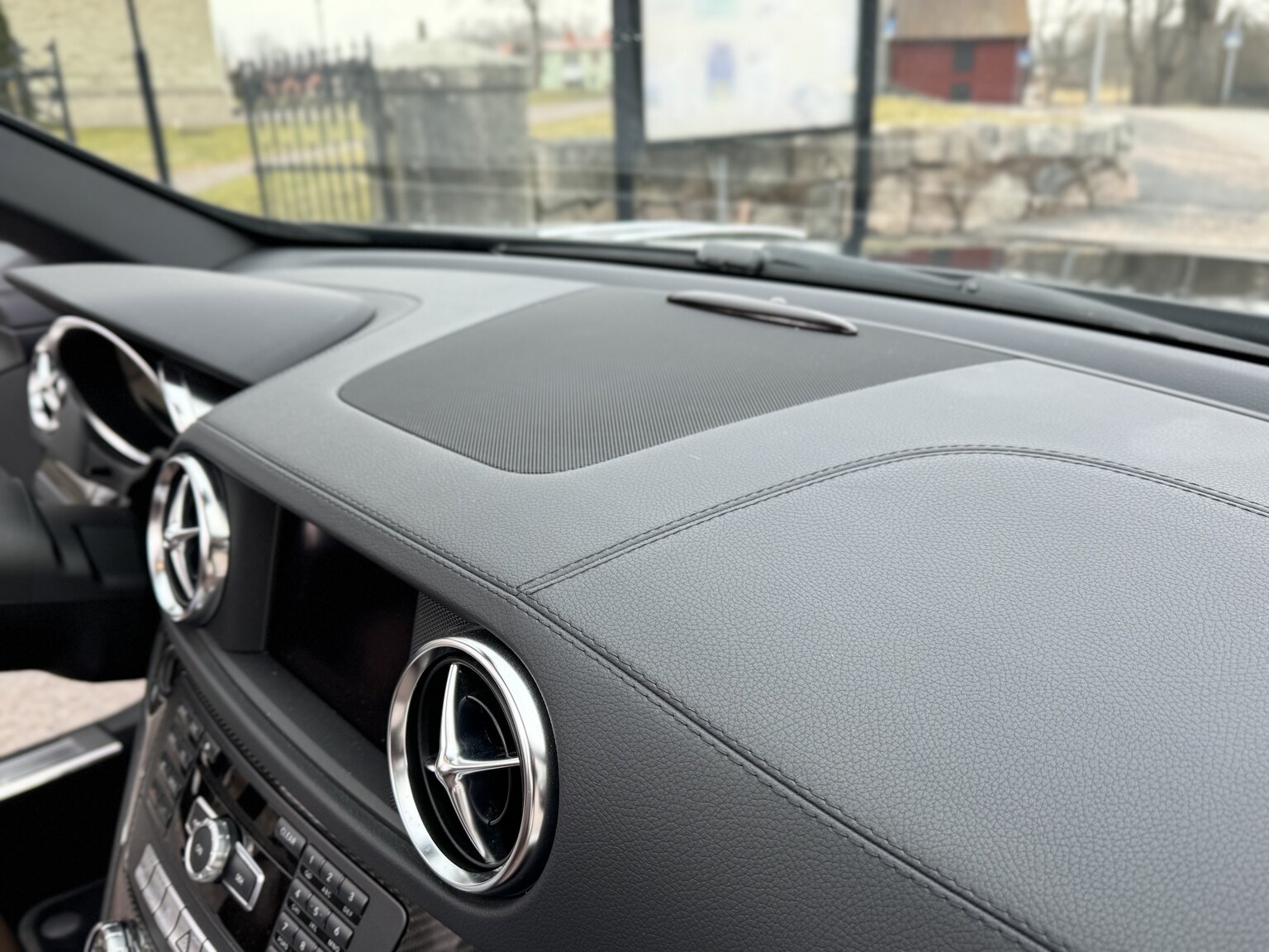 Innenraumfoto von 2013 MERCEDES-BENZ SL 500 (19)